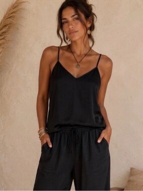 Banana Republic black silk camisole top adjustable straps size small petite